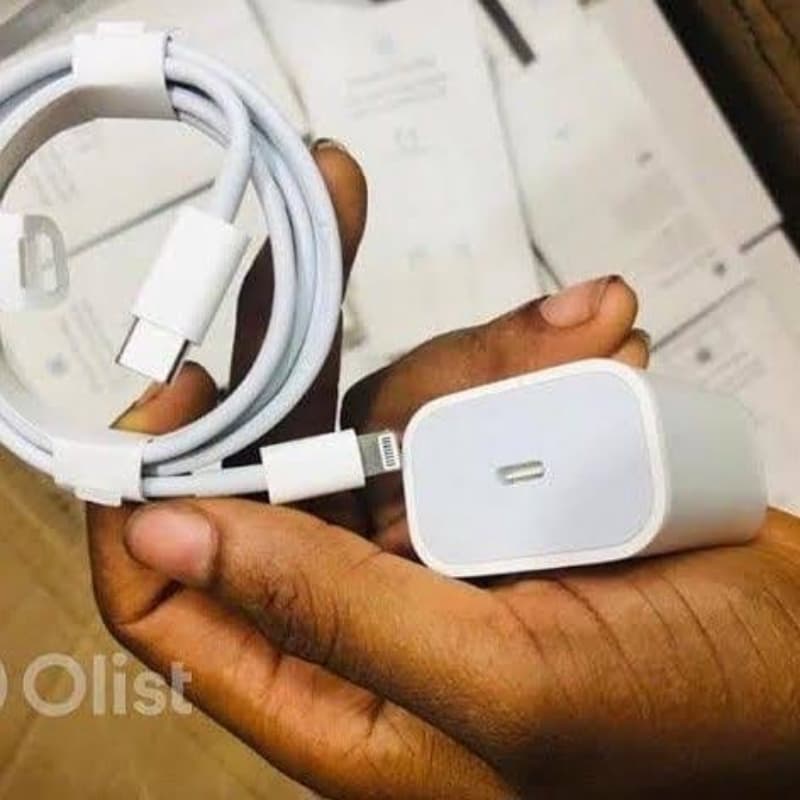Iphone 20 watt Charger + Cable